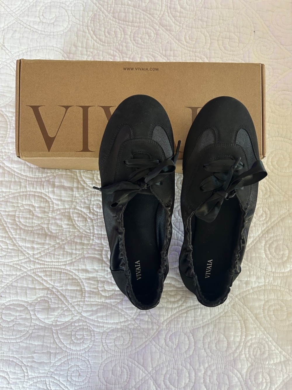 VIVAIA Women's Black Ribbon-Laced Sneakers